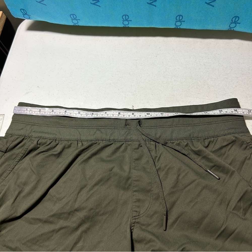 The North Face Women's Dark Green Athletic Shorts large - Picture 9 of 10